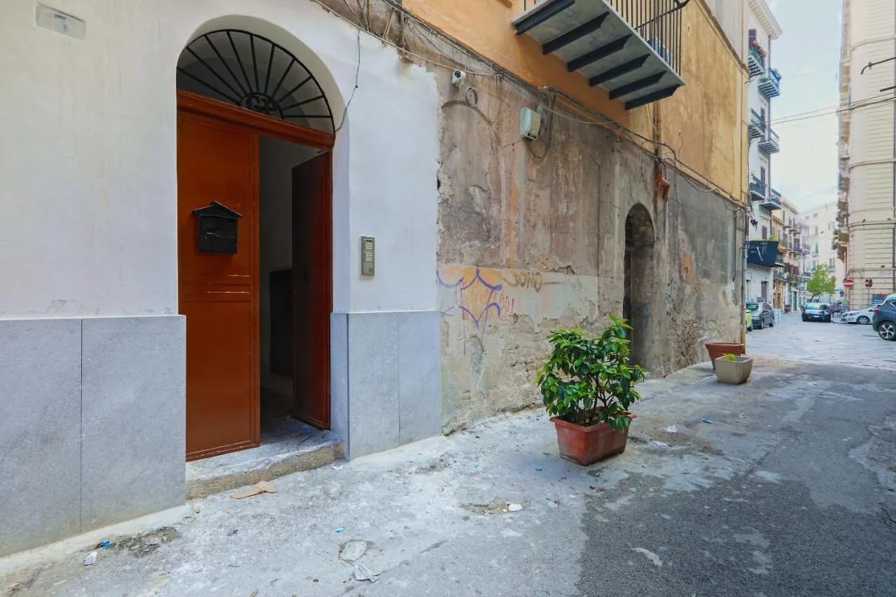 Casa Di Molly Cozy Apartment Near Via Roma Палермо 0*,  Италия